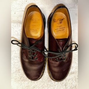 Dr Martens unisex. Original England-made Oxford in cherry red. Rare retro.